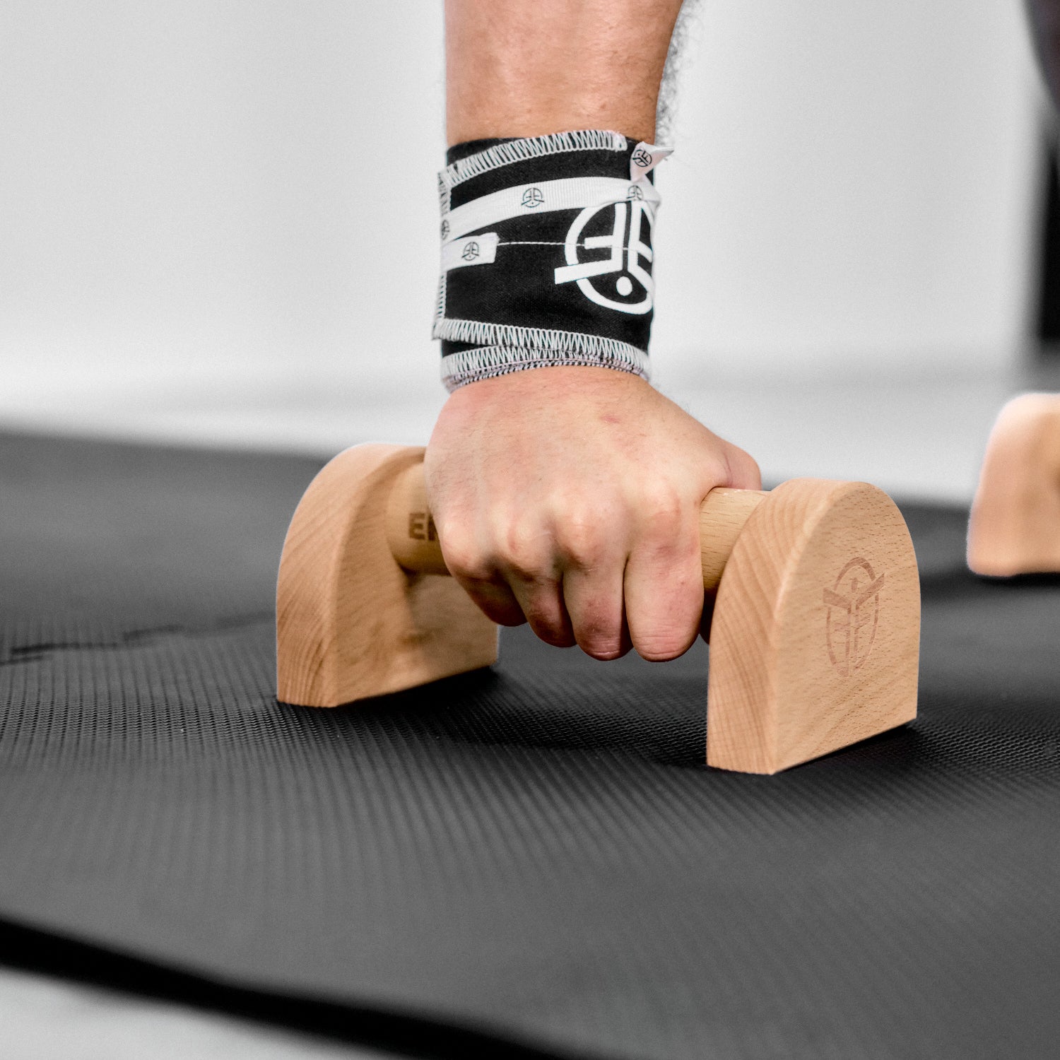 mini parallettes en bois