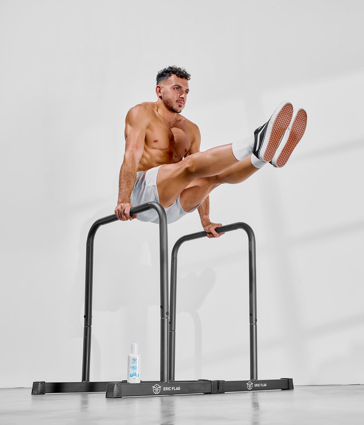 l sit avec barres de dips