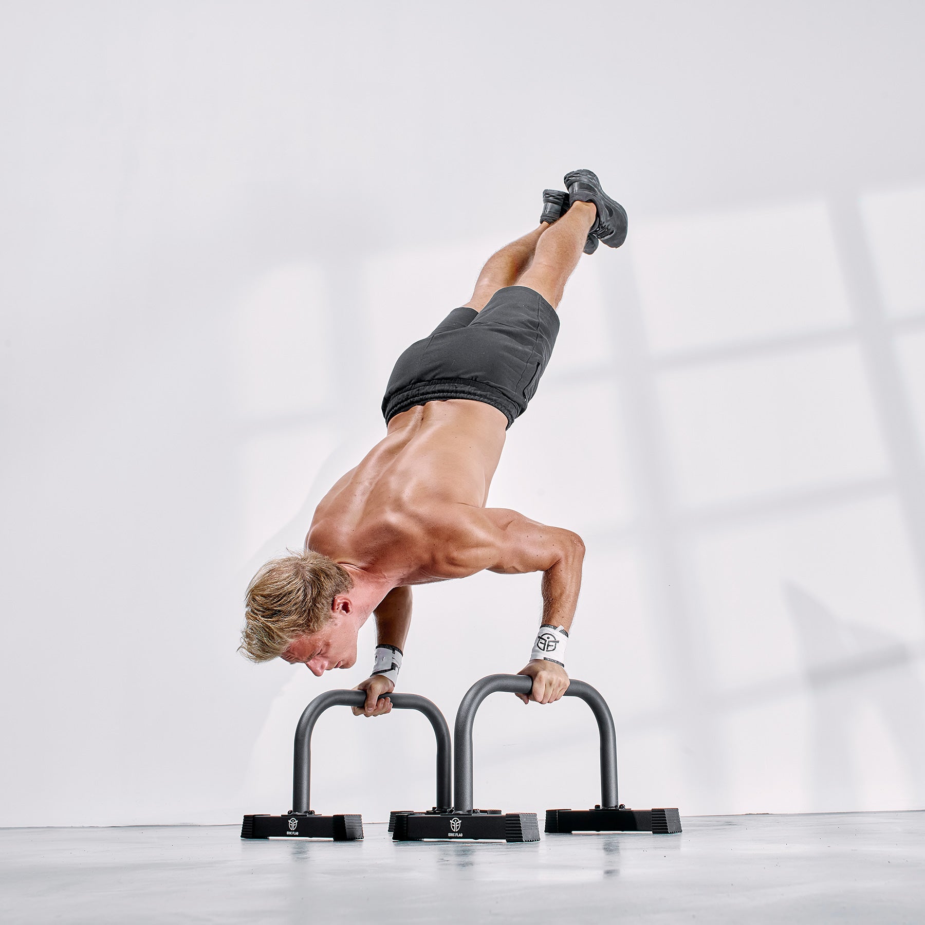 exercice sur parallettes