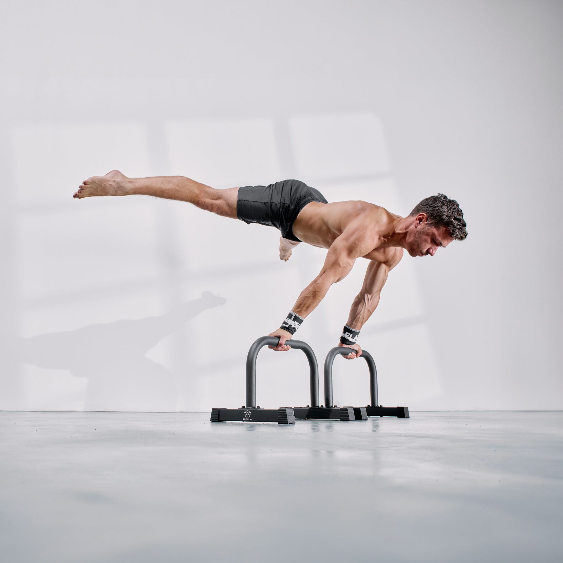 planche sur parallettes