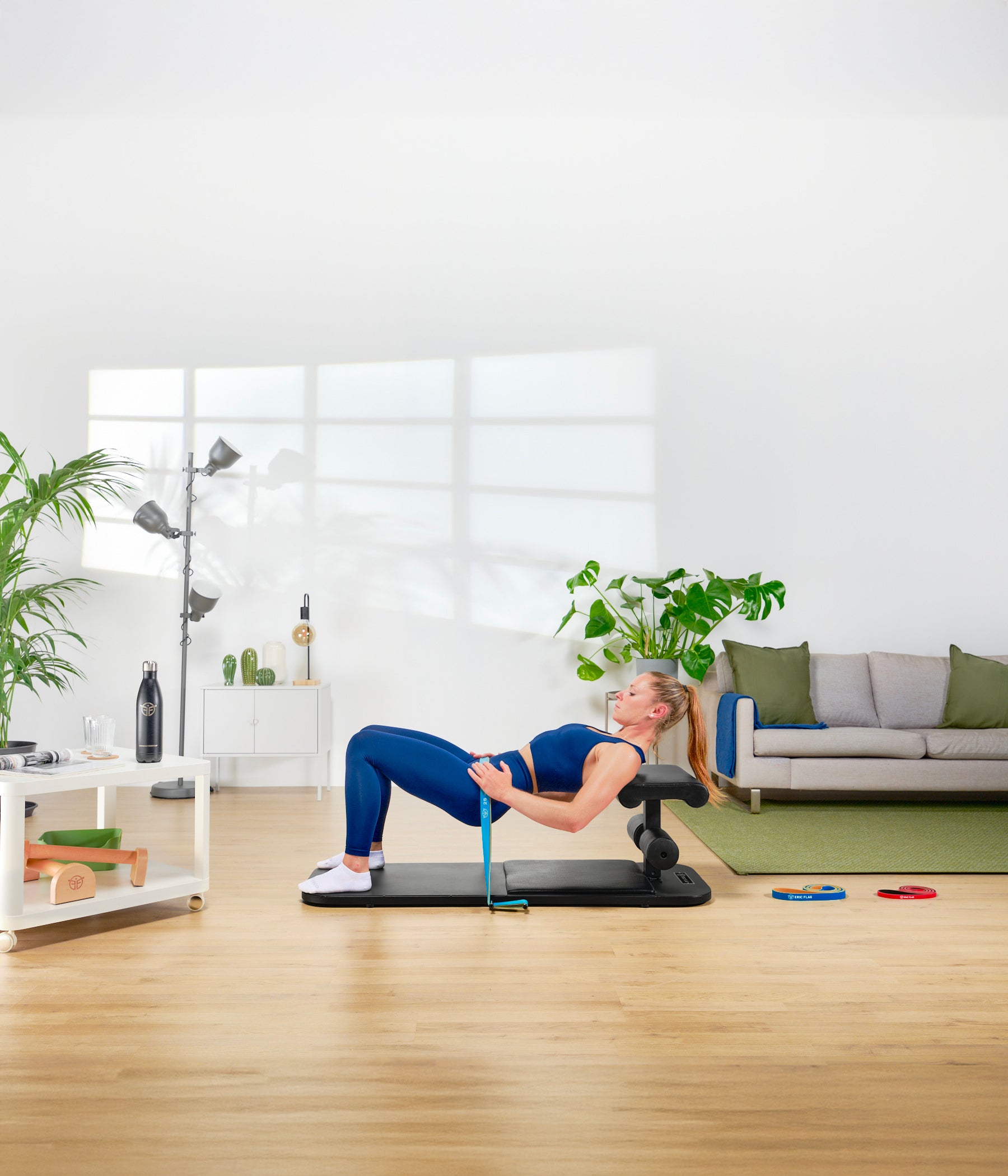 hip trust à la maison avec élastiques